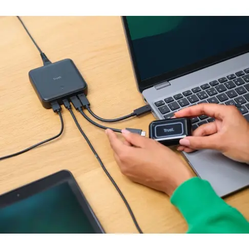 Chargeur de bureau TRUST 25242 - 7