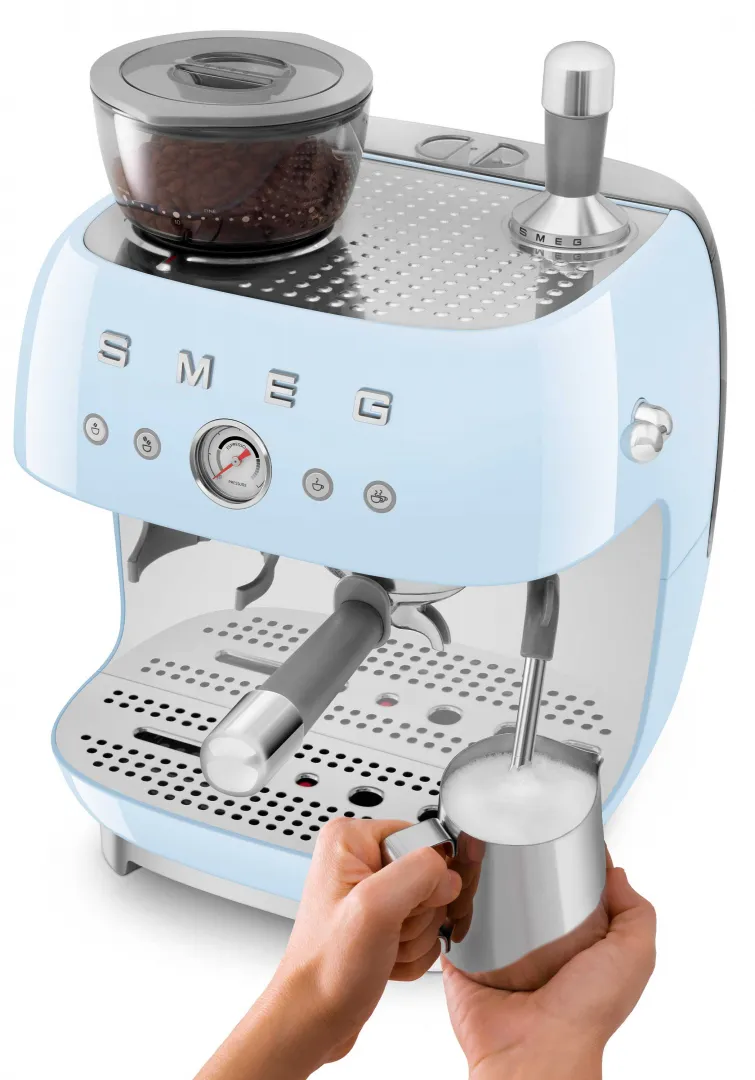 Cafetière Expresso Smeg Noir – Modèle 1683, 3 à 6 Tasses, Design Rétro Incontournable (Neuf)